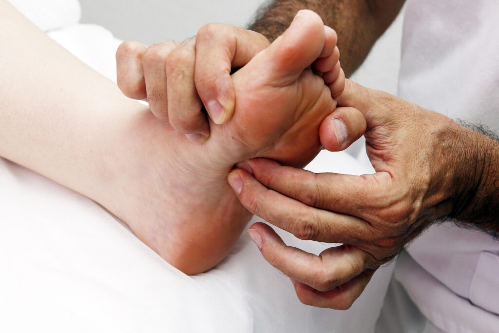 milius007 foot reflexology 3781174 1920